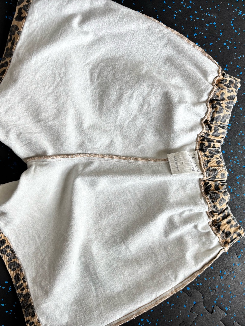 Le Bon Shoppe city short in leopard print - Picture 6 of 6